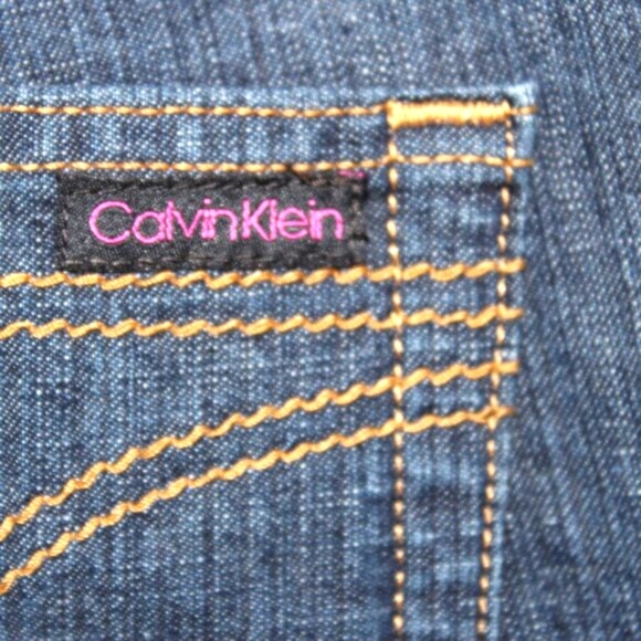 Calvin Klein Low-Rise Flare Jeans - Dark Wash - 33” Inseam-Y2K - Picture 4 of 9